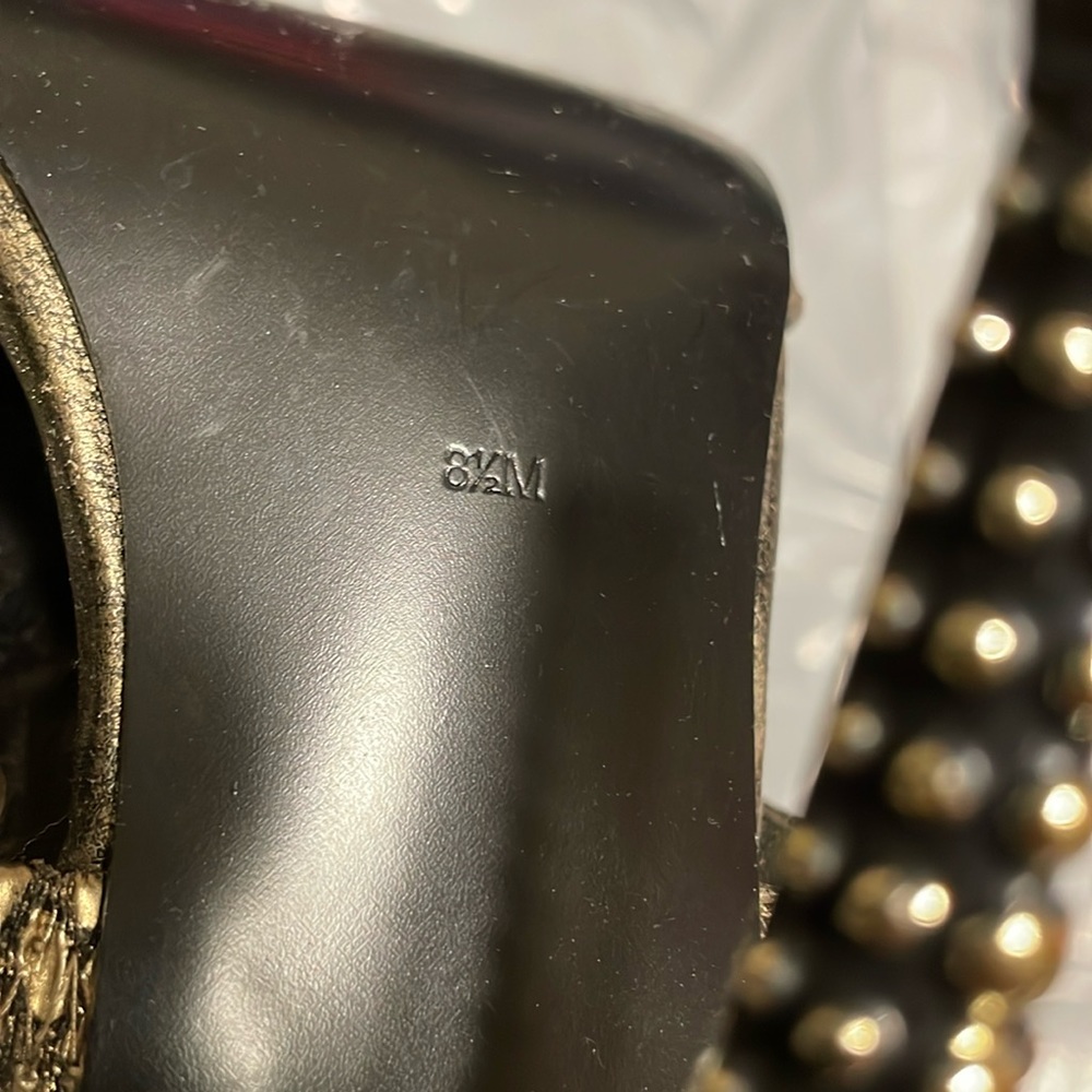 Guess - Picture 8 of 10
